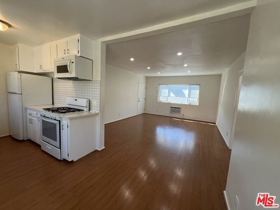 2210 S Sycamore Ave Apt 3 - Photo 7 of 15