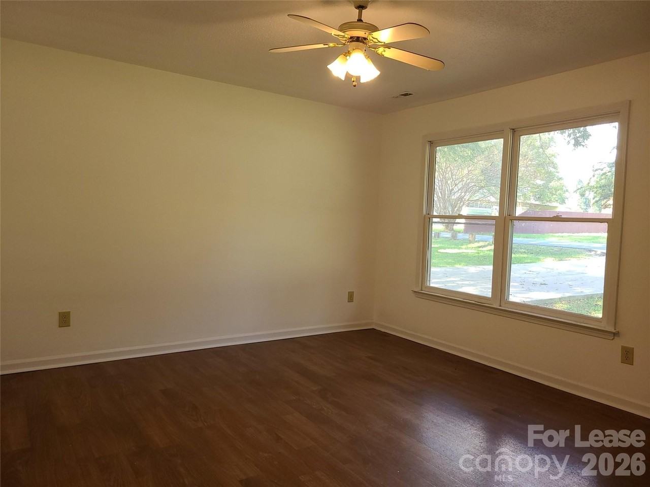 210 N Cloudman St - Photo 5 of 13