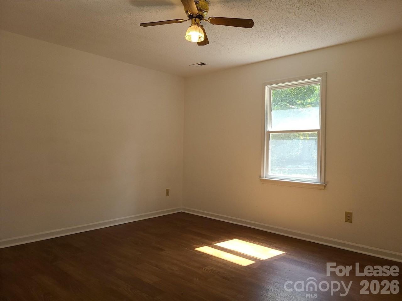 210 N Cloudman St - Photo 7 of 13