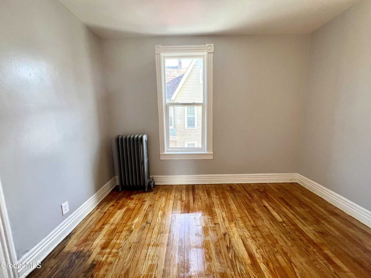 298-300 Locust Ave Unit 2 - Photo 3 of 13