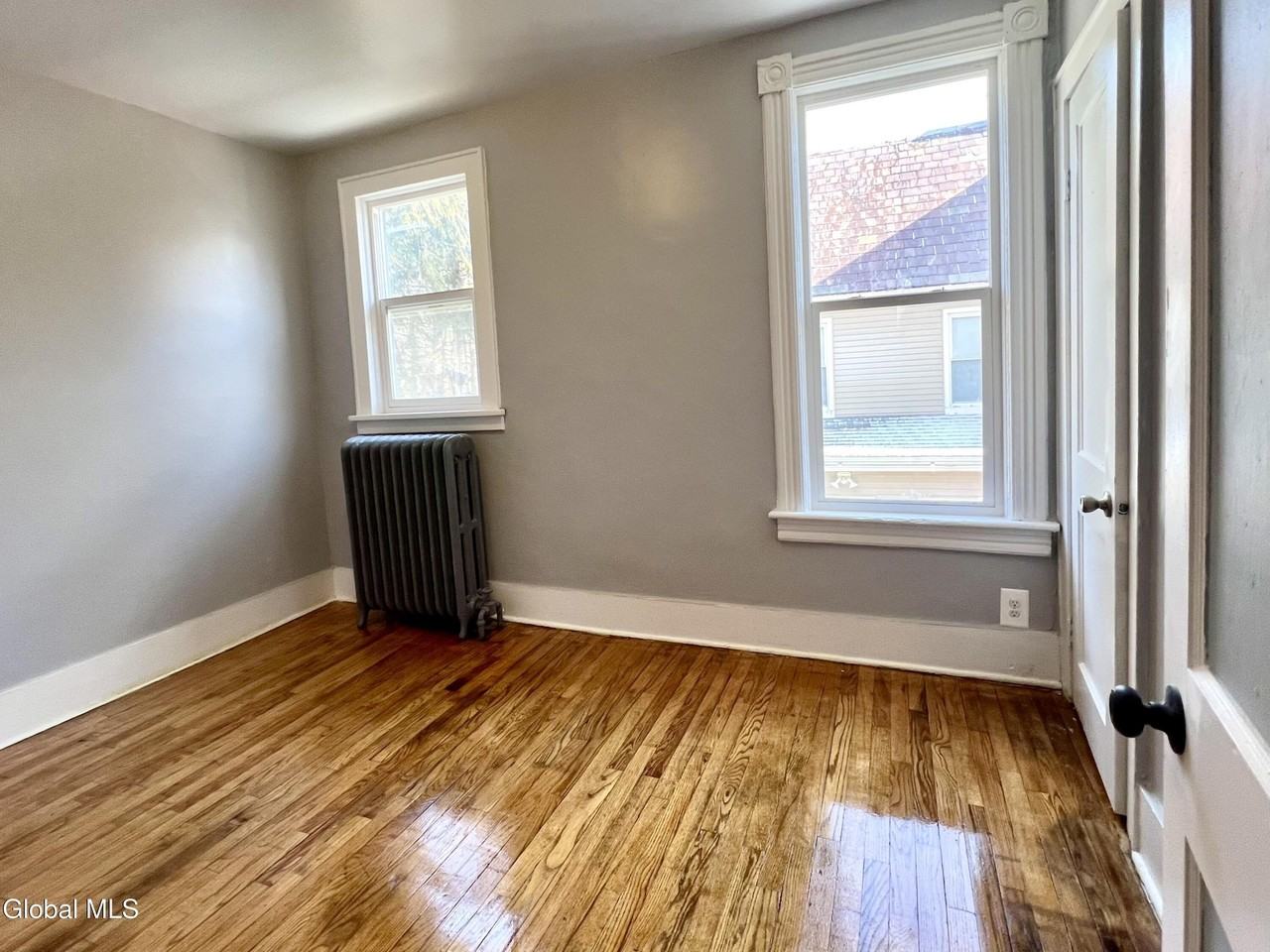 298-300 Locust Ave Unit 2 - Photo 5 of 13