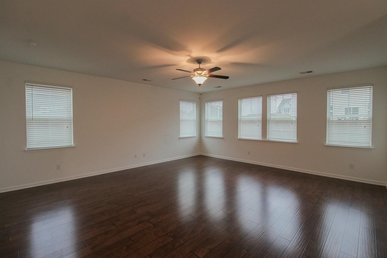 305 Legendres Dr - Photo 4 of 30