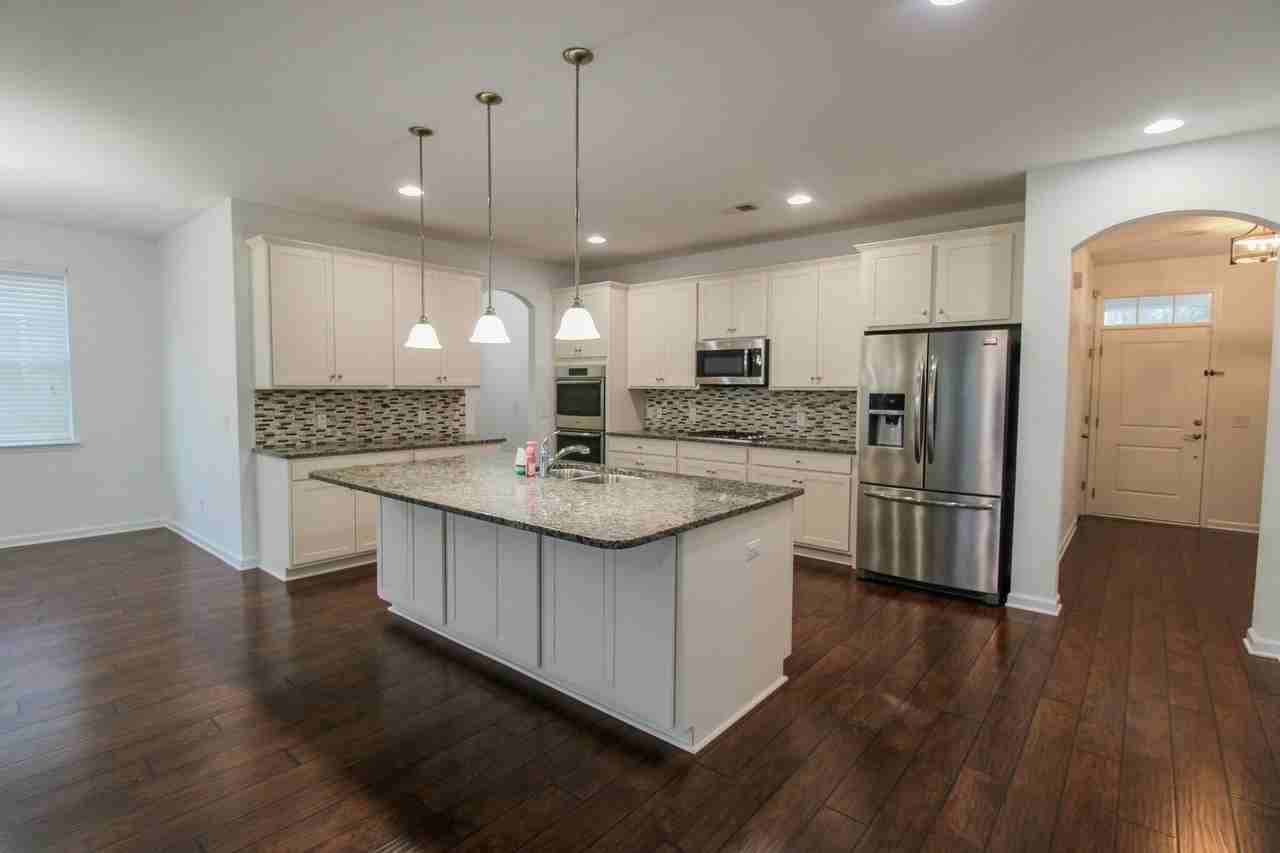 305 Legendres Dr - Photo 5 of 30