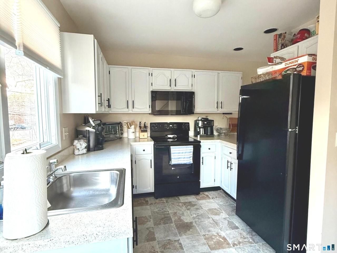 19 Wadhams Ave - Photo 4 of 9