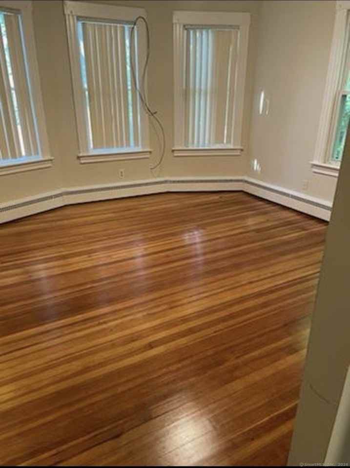 350 Center St 2nd Fl - Photo 3 of 8