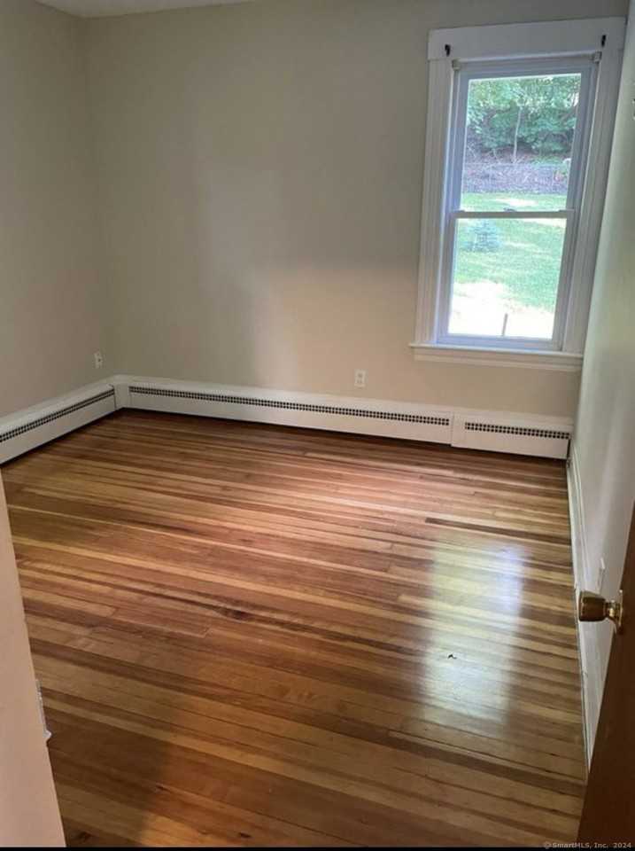 350 Center St 2nd Fl - Photo 4 of 8