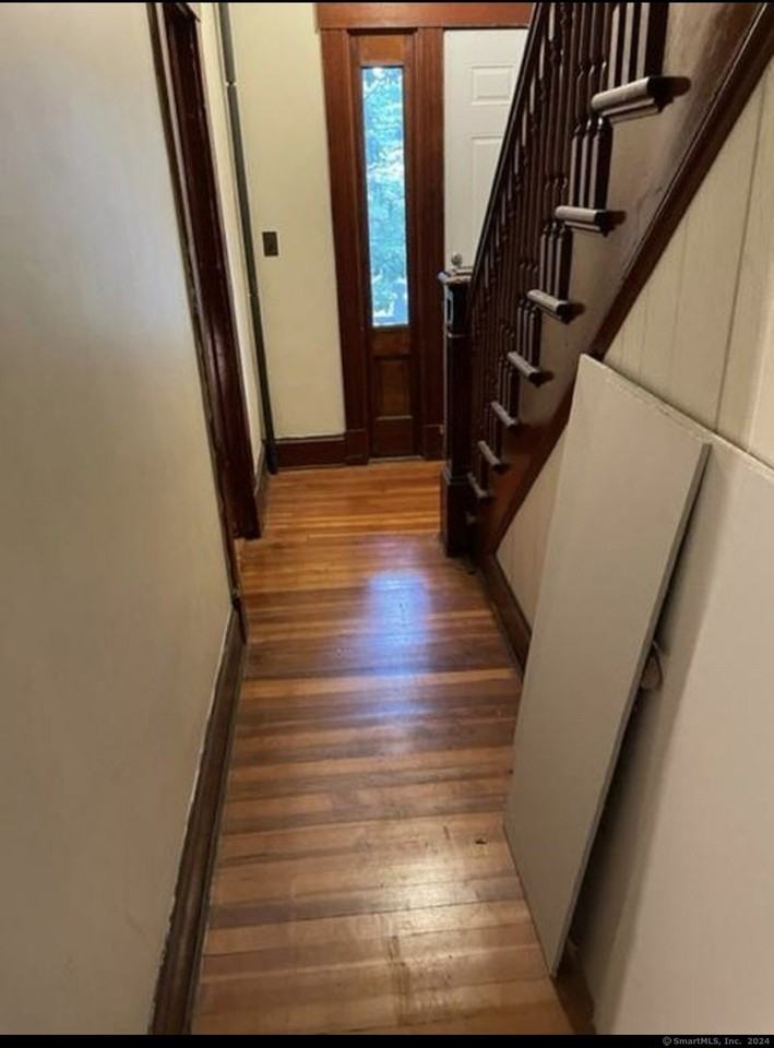 350 Center St 2nd Fl - Photo 6 of 8