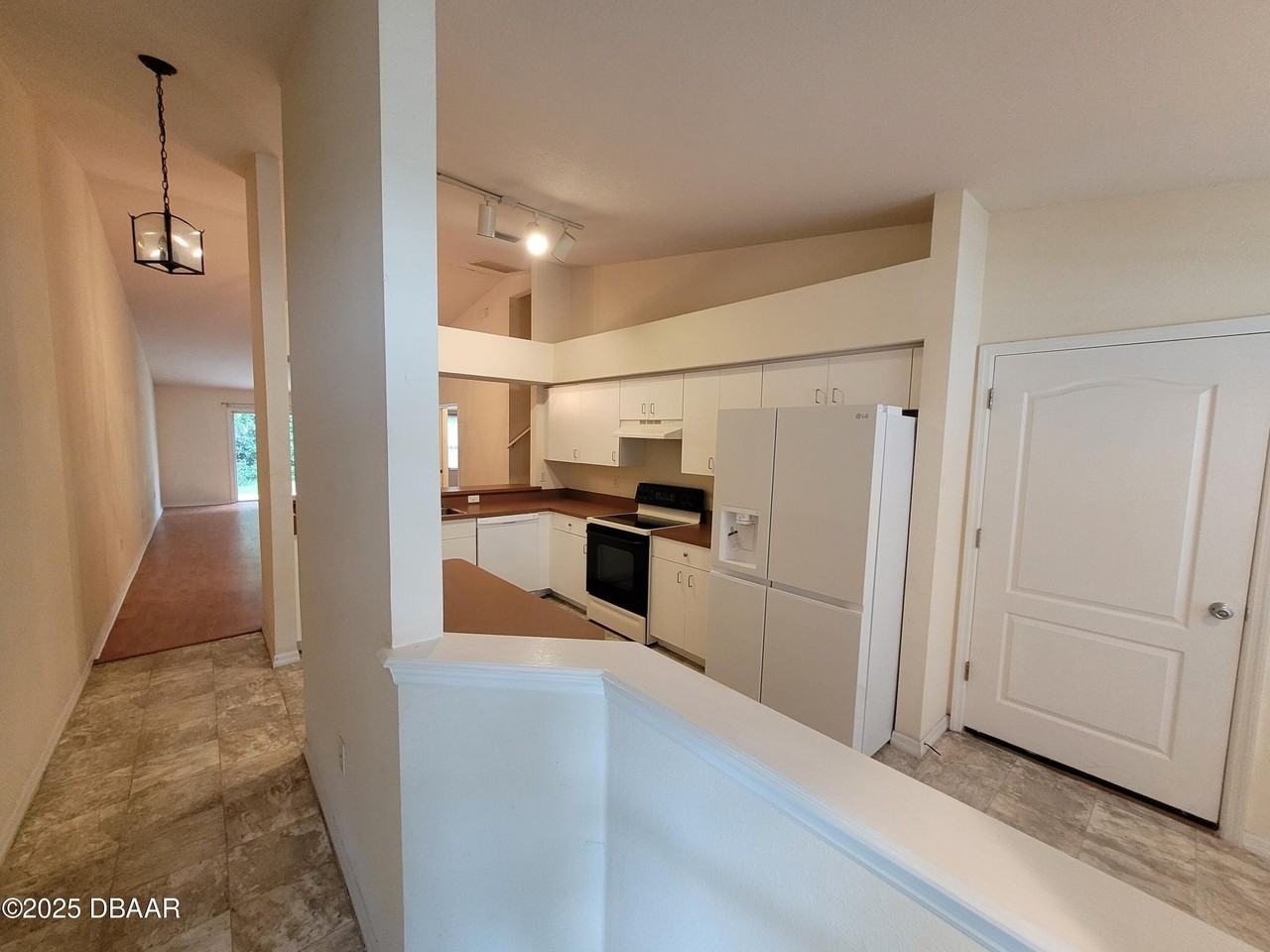 1018 Grand Hickory Cir - Photo 2 of 25