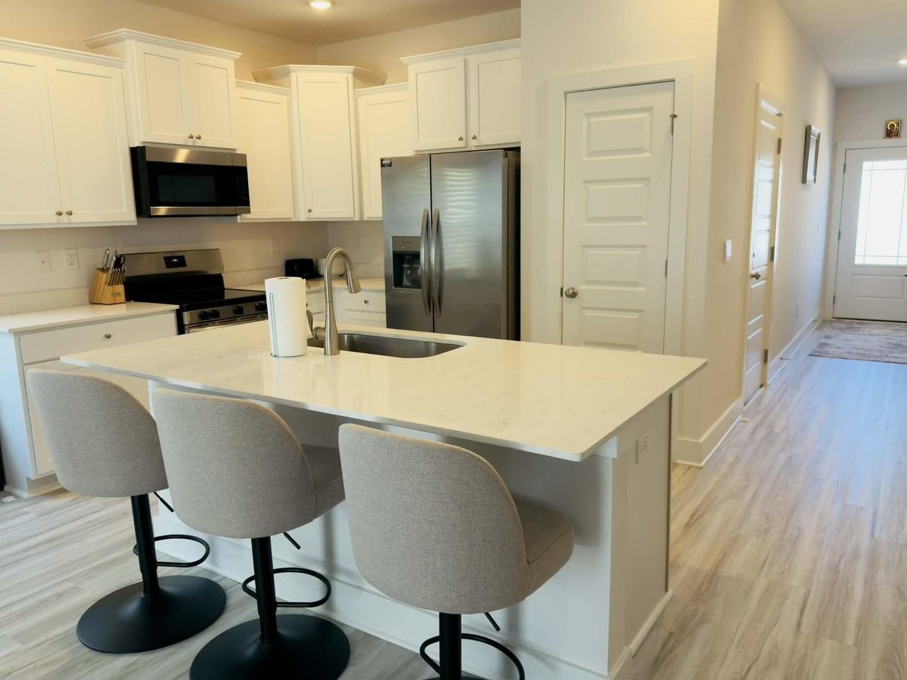 40 Hawk St - Photo 3 of 20