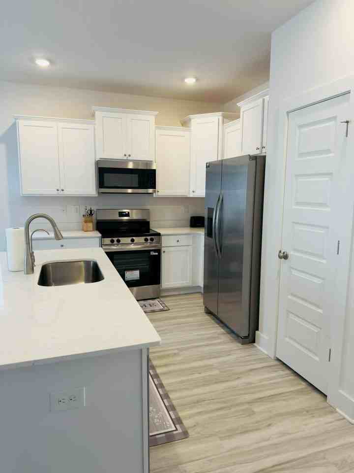 40 Hawk St - Photo 4 of 20