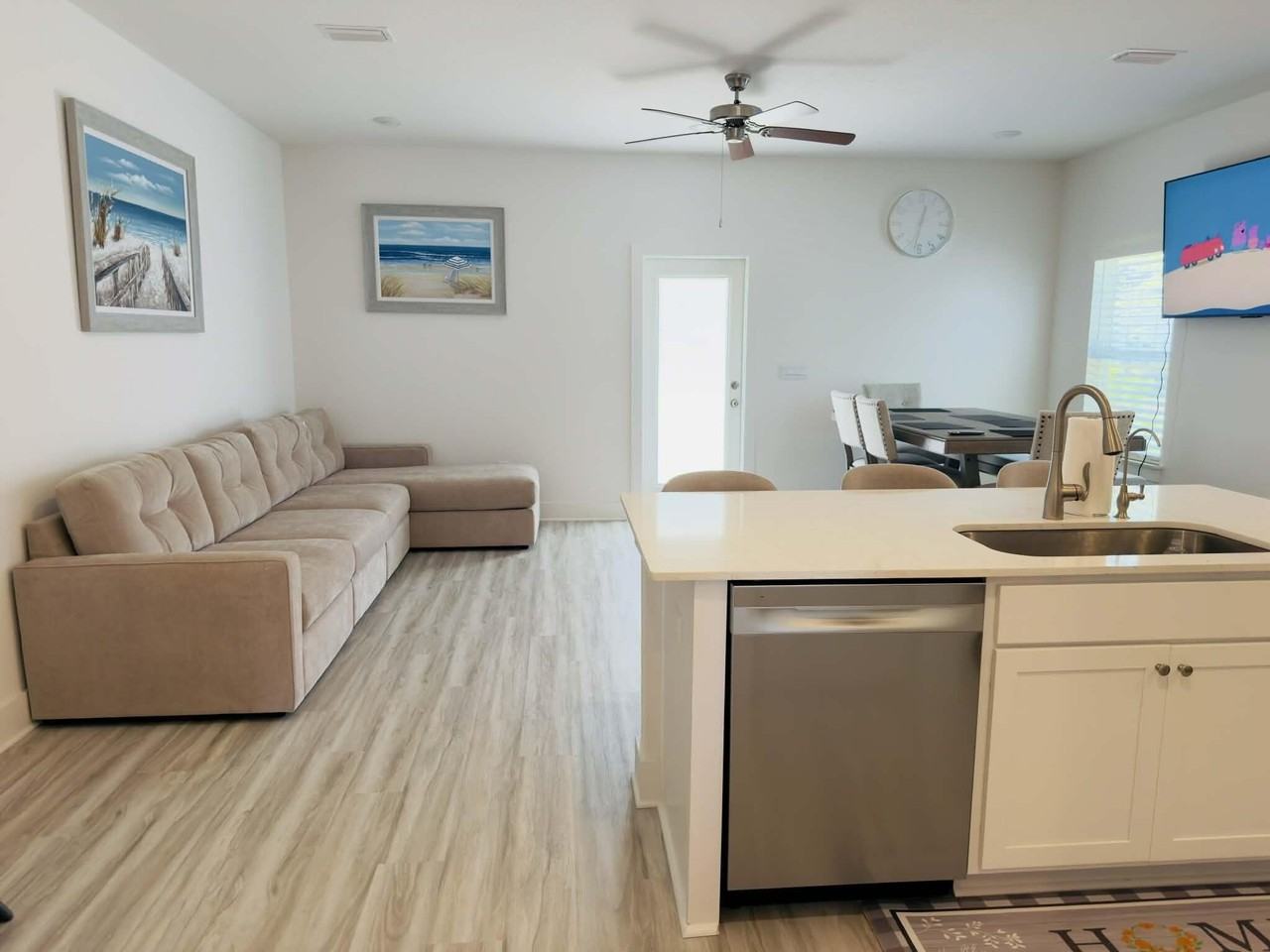 40 Hawk St - Photo 5 of 20