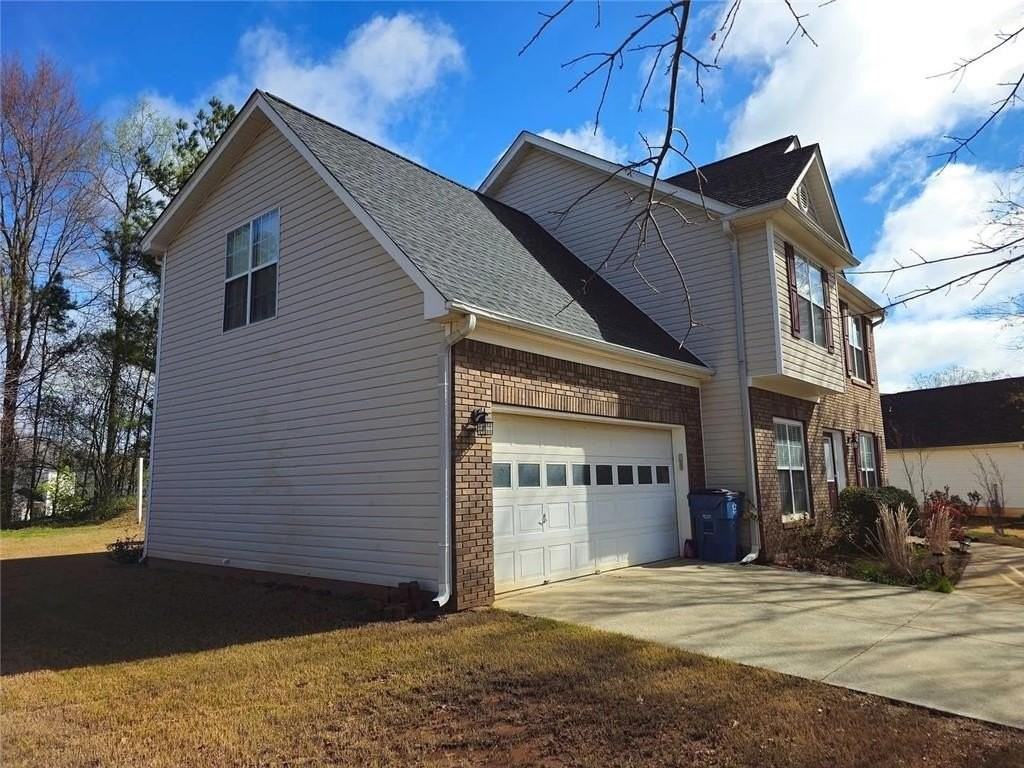 235 Circle Rd - Photo 3 of 26