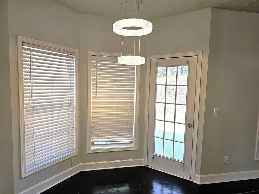 235 Circle Rd - Photo 7 of 26