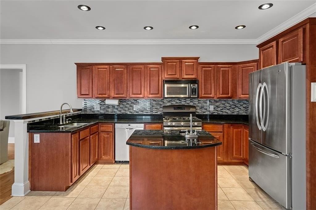 372 Clifford Ave Ne - Photo 2 of 28