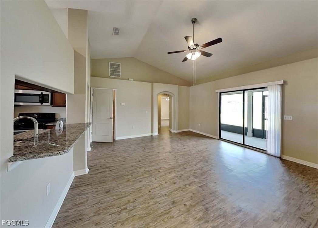 202 Sw 16th Ter - Photo 3 of 13