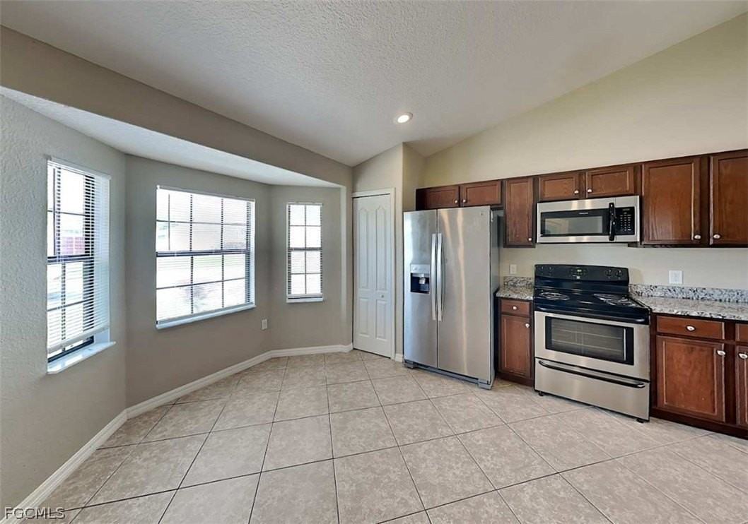 202 Sw 16th Ter - Photo 4 of 13