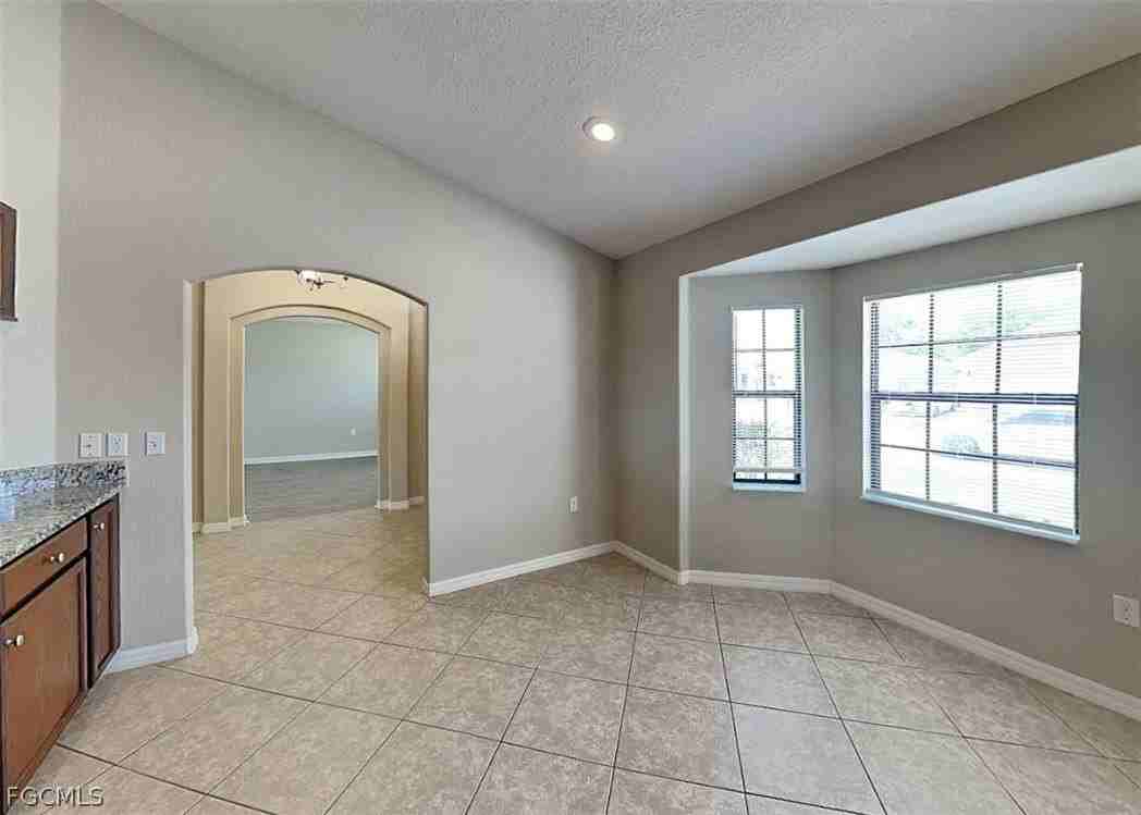 202 Sw 16th Ter - Photo 5 of 13