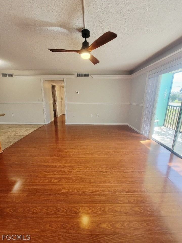 1372 Archer St Apt 4 - Photo 3 of 27