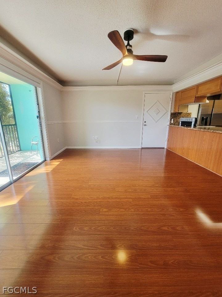 1372 Archer St Apt 4 - Photo 4 of 27