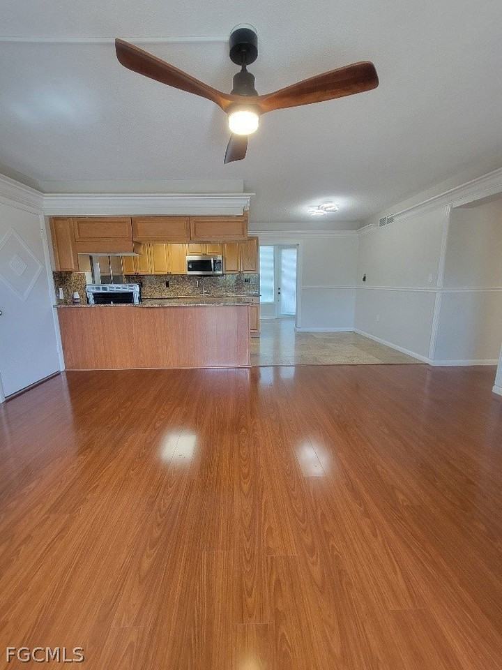 1372 Archer St Apt 4 - Photo 5 of 27