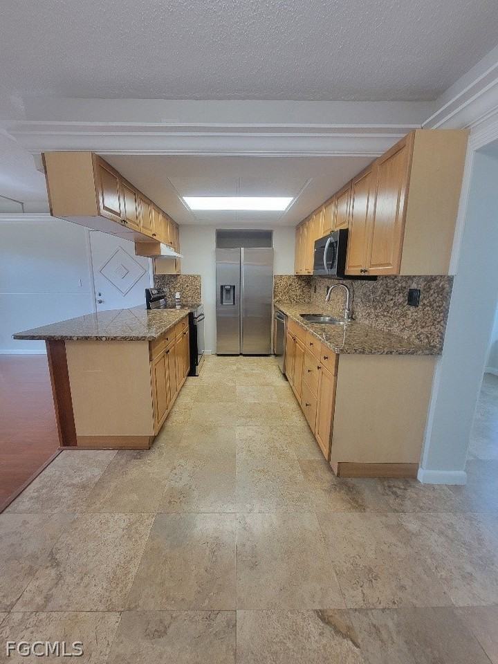 1372 Archer St Apt 4 - Photo 6 of 27