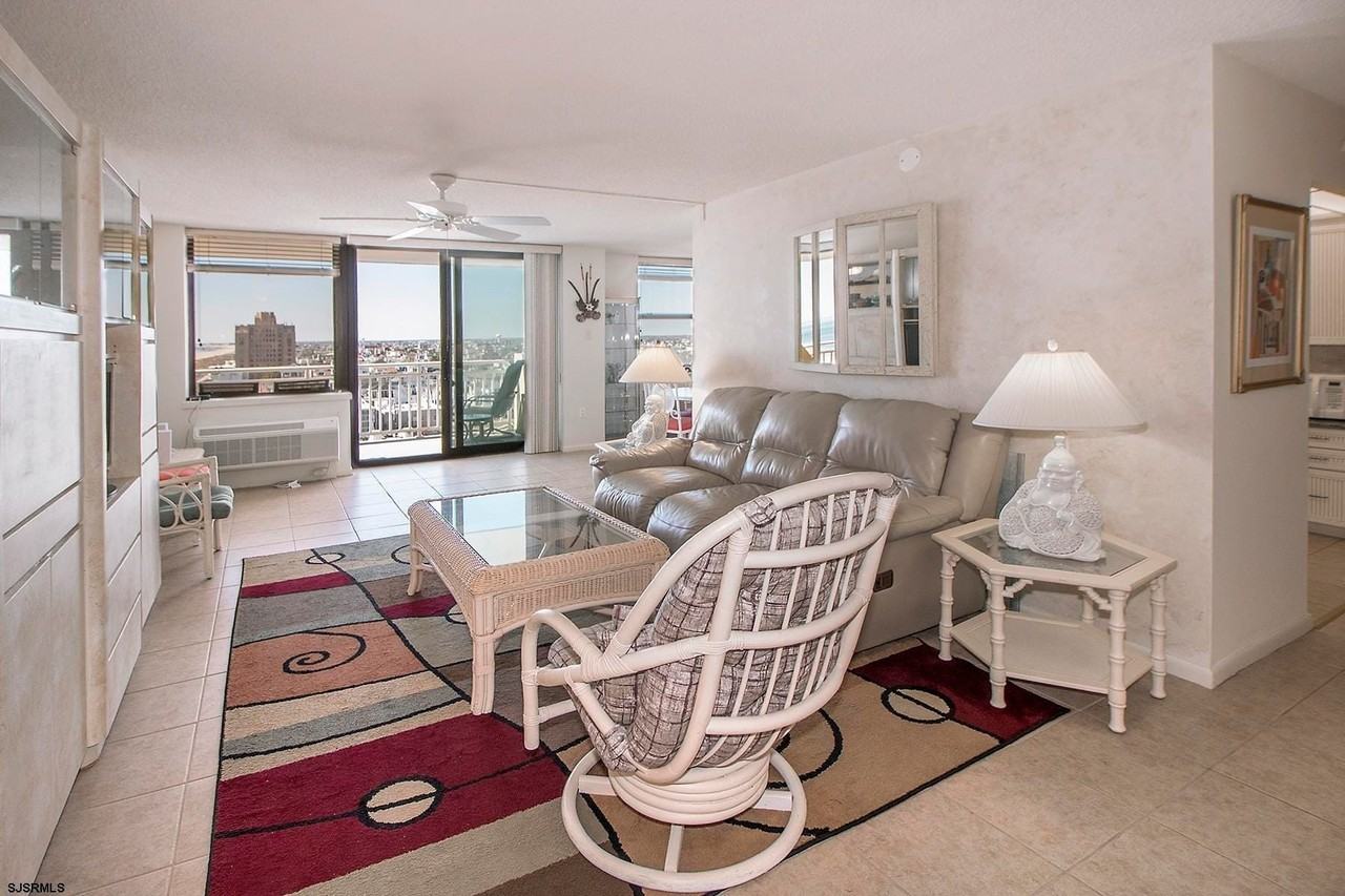 5200 Boardwalk #10A - Photo 2 of 17