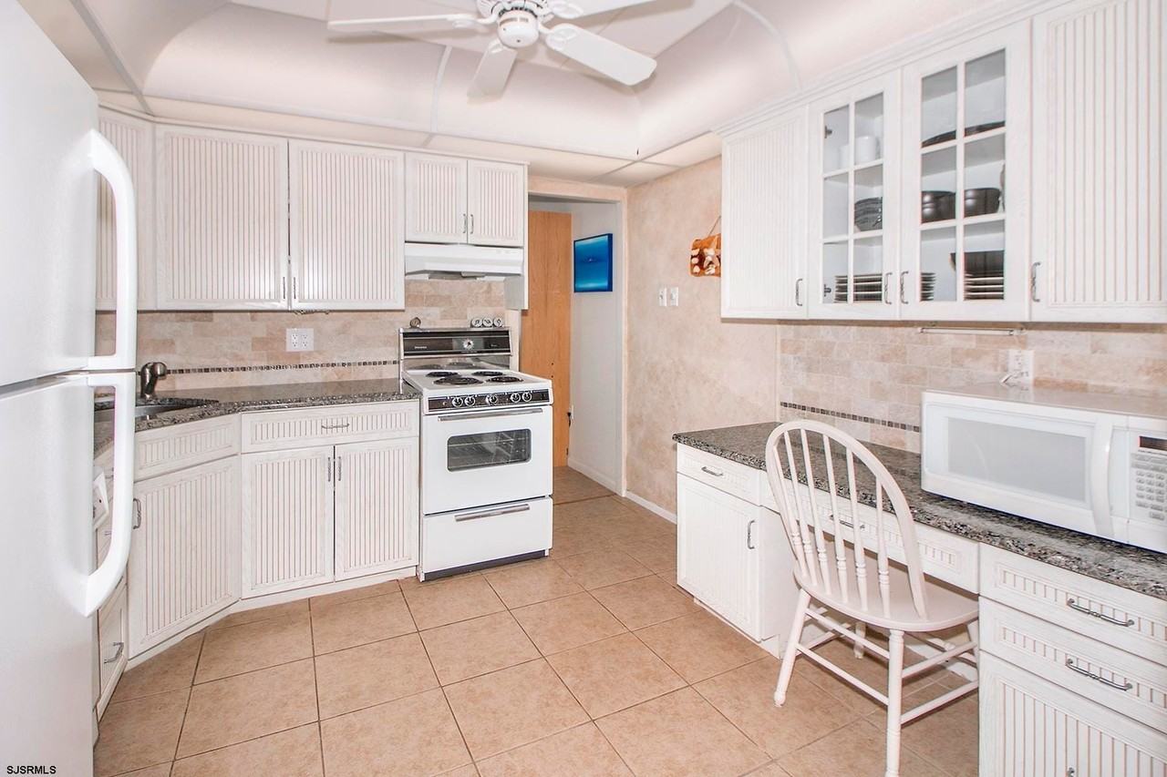 5200 Boardwalk #10A - Photo 5 of 17