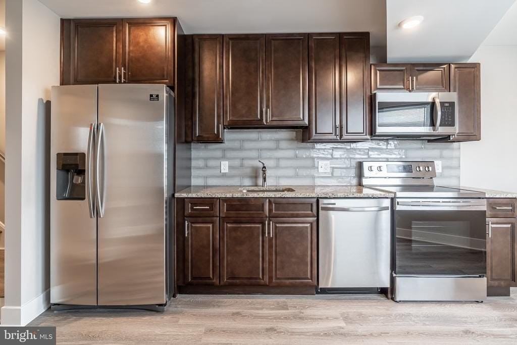 421 N 39th St #C - Photo 3 of 36