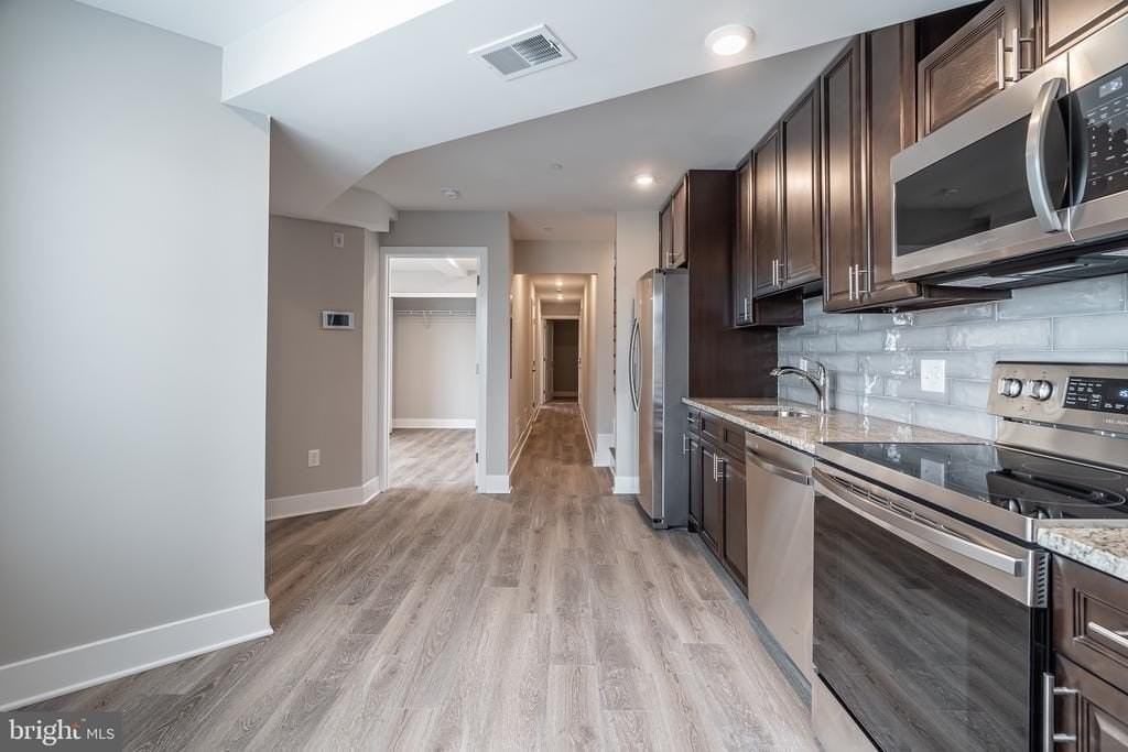 421 N 39th St #C - Photo 4 of 36