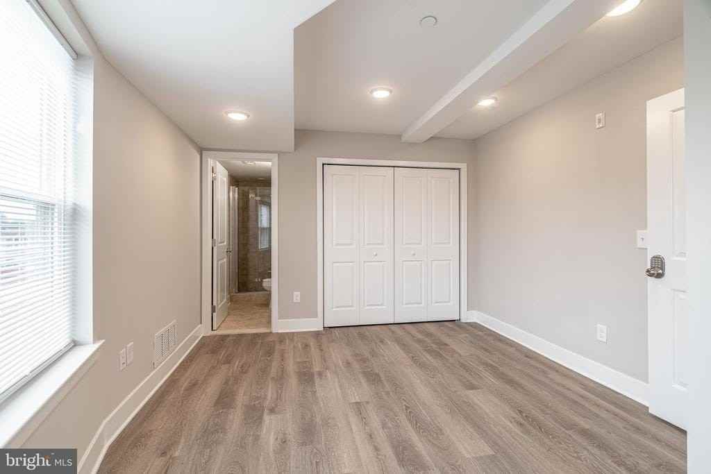 421 N 39th St #C - Photo 7 of 36