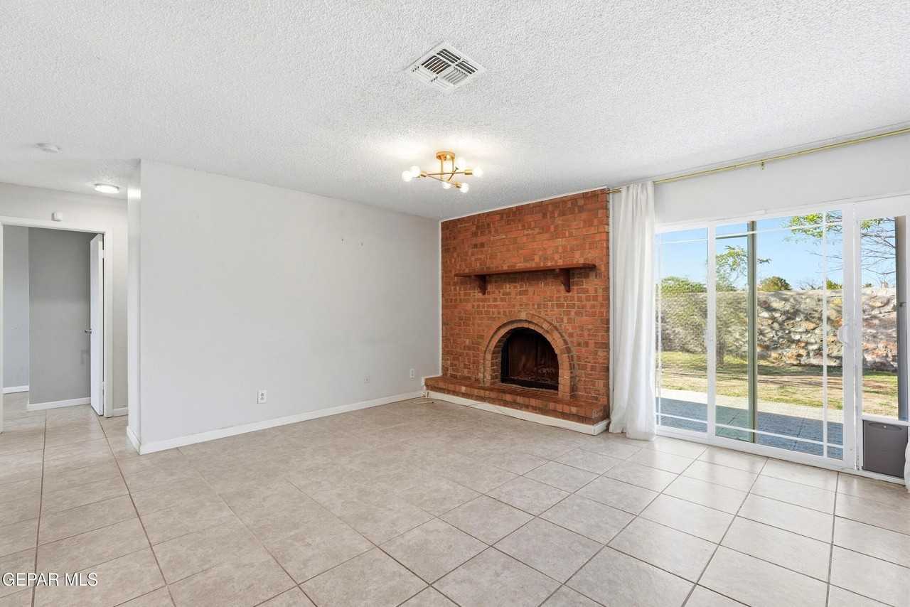 1265 Southwestern Dr - Photo 5 of 21