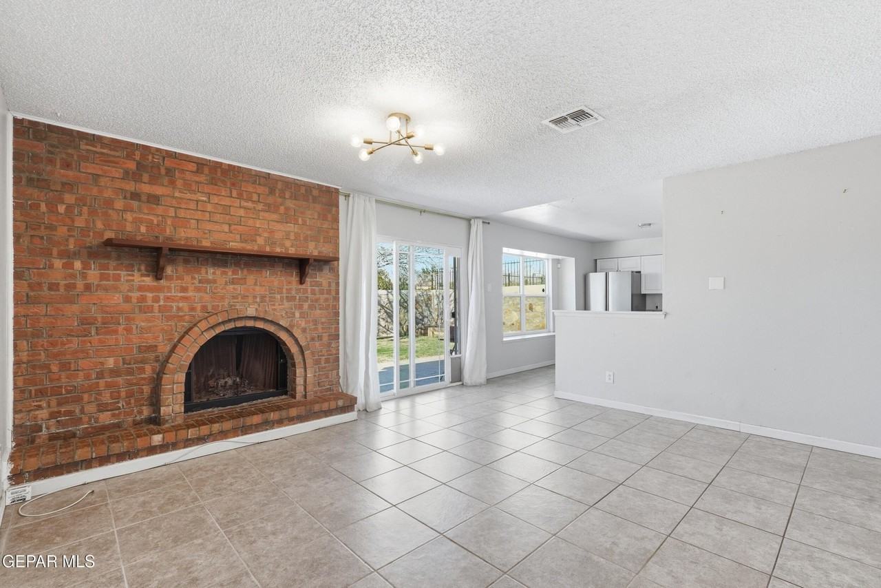 1265 Southwestern Dr - Photo 6 of 21