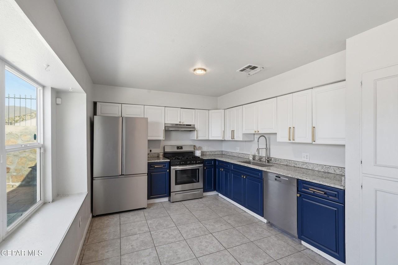 1265 Southwestern Dr - Photo 7 of 21