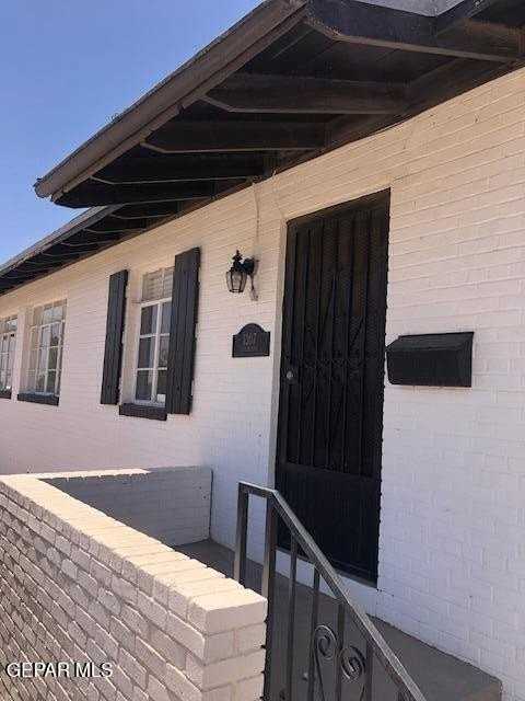 1307 Chadbourne St - Photo 2 of 24