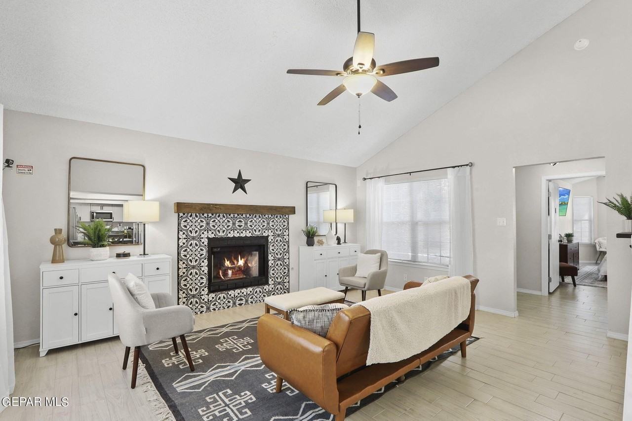 5059 Crystal Sands Ct - Photo 5 of 39