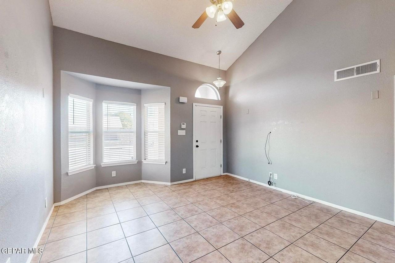 780 Desert Spring Dr - Photo 5 of 40