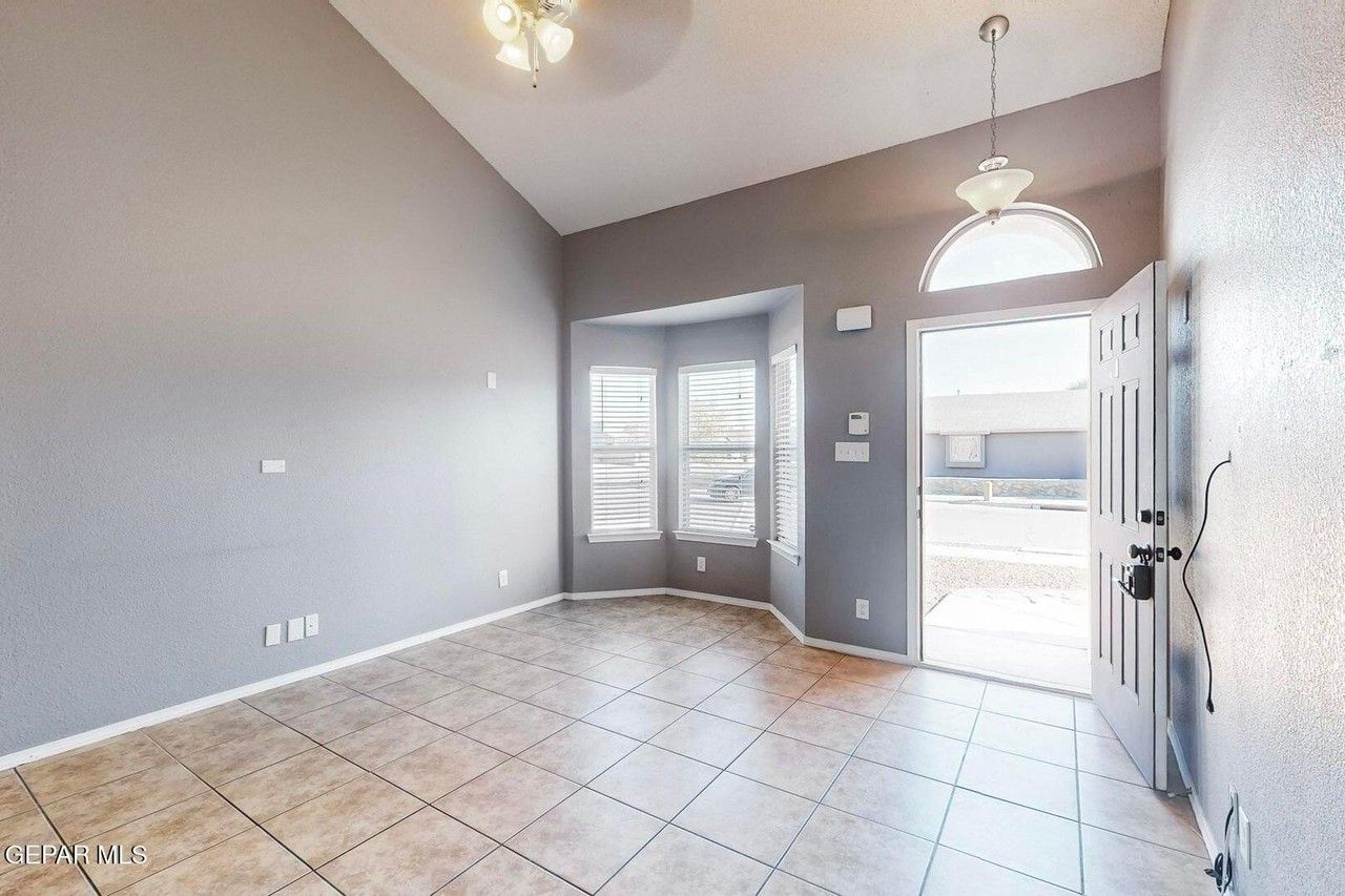 780 Desert Spring Dr - Photo 6 of 40