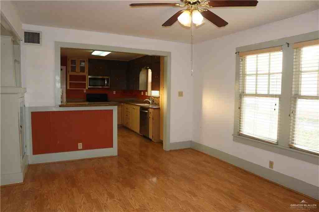 311 W 8th St - Photo 4 of 15