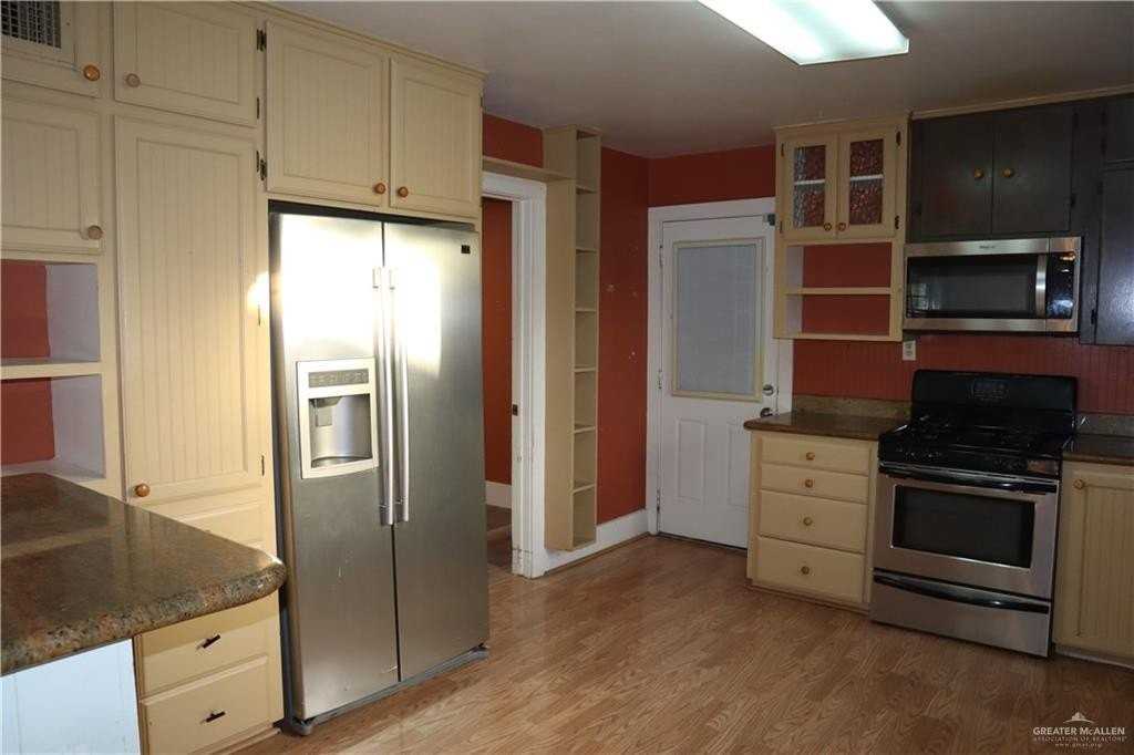 311 W 8th St - Photo 5 of 15