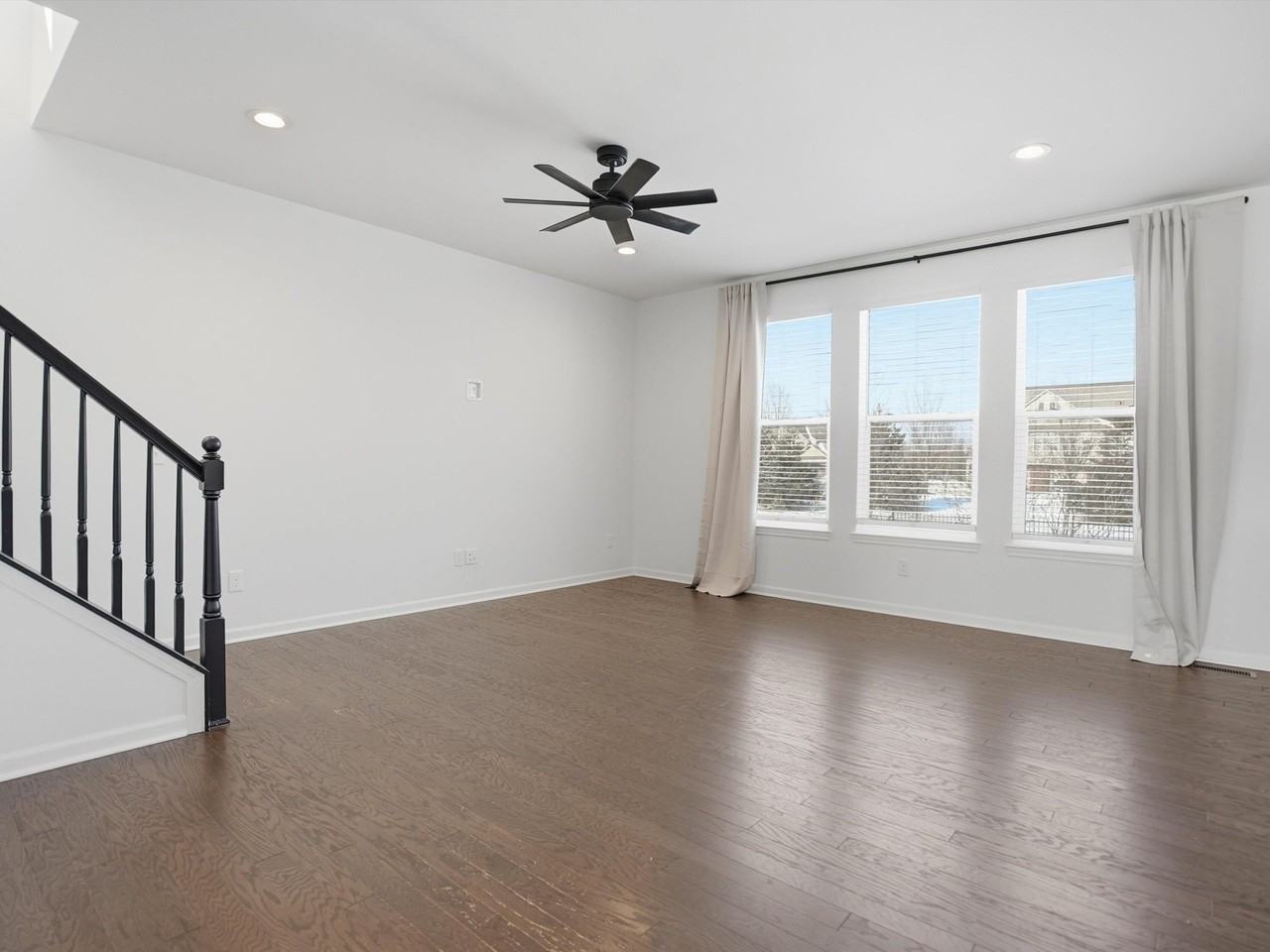 6246 Hawthorne Ave - Photo 7 of 44