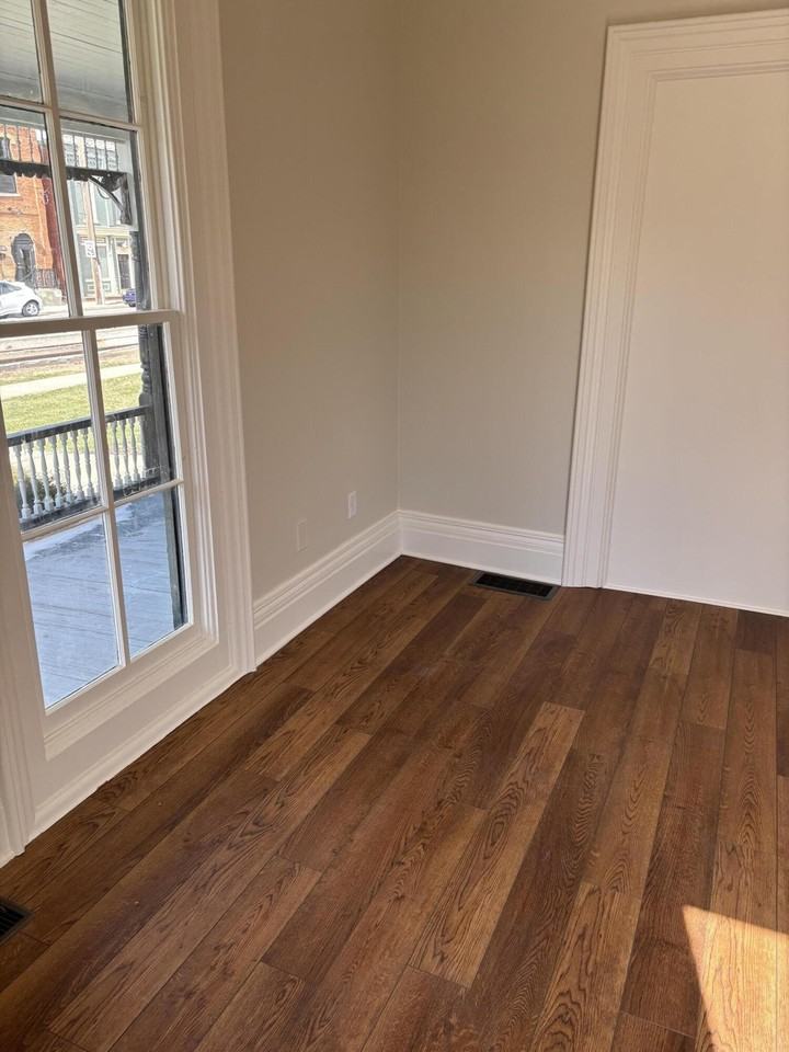 118 S Evans St Unit B - Photo 3 of 15