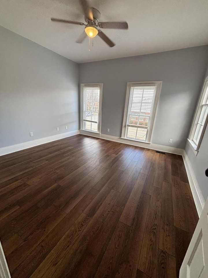 118 S Evans St Unit B - Photo 7 of 15