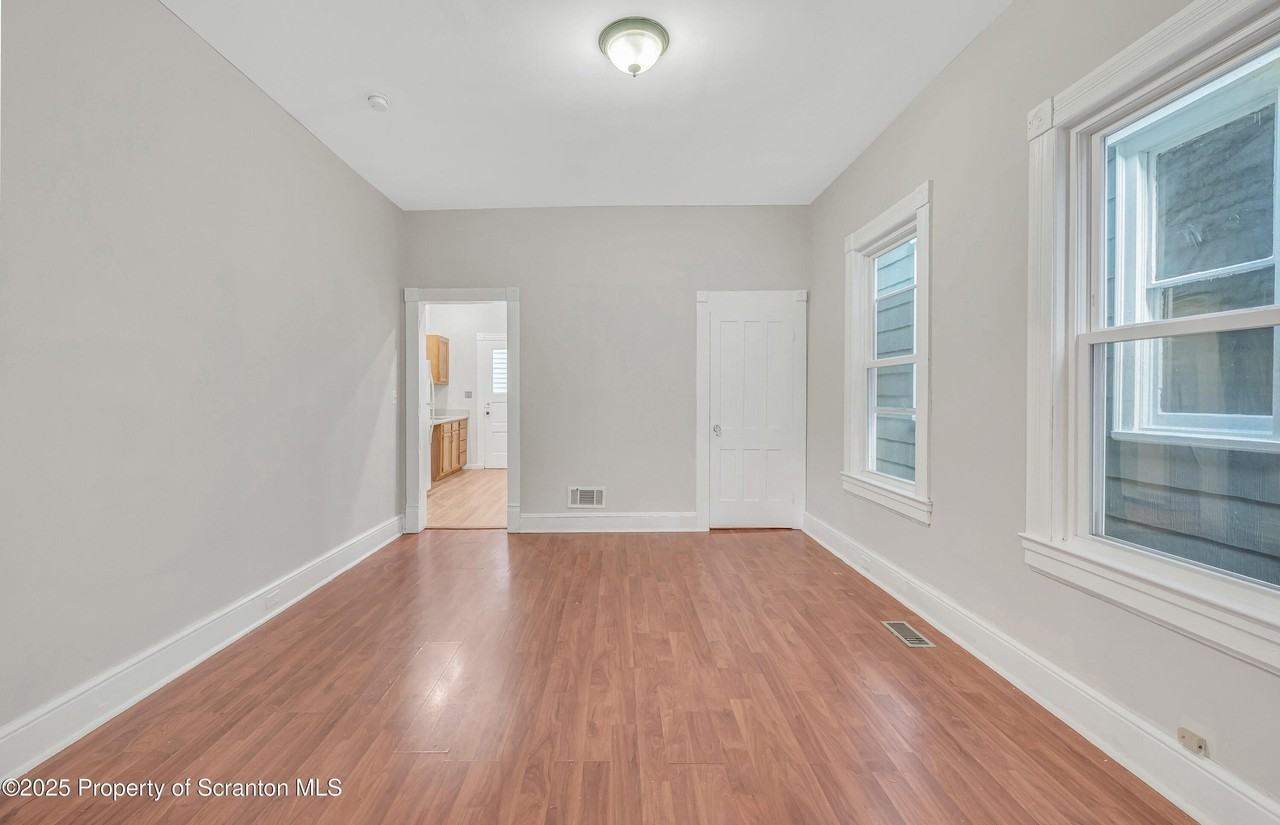 1703 Monsey Ave - Photo 5 of 21