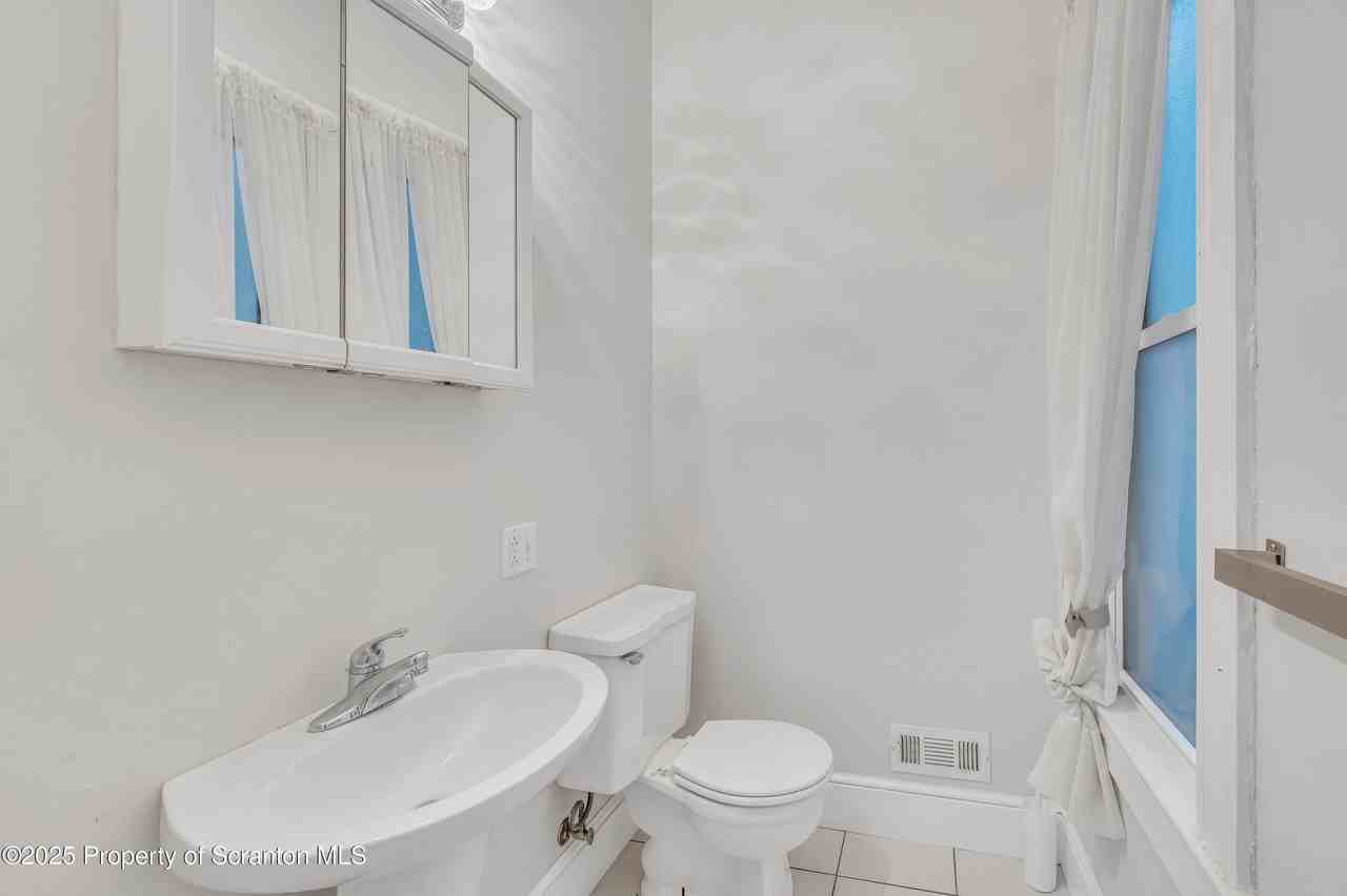 1703 Monsey Ave - Photo 7 of 21