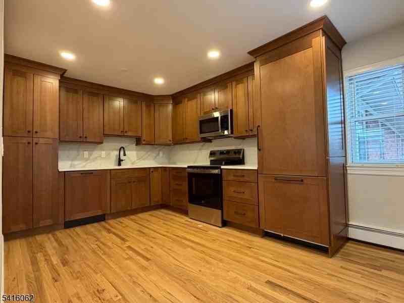 93 Centre St - Photo 2 of 8