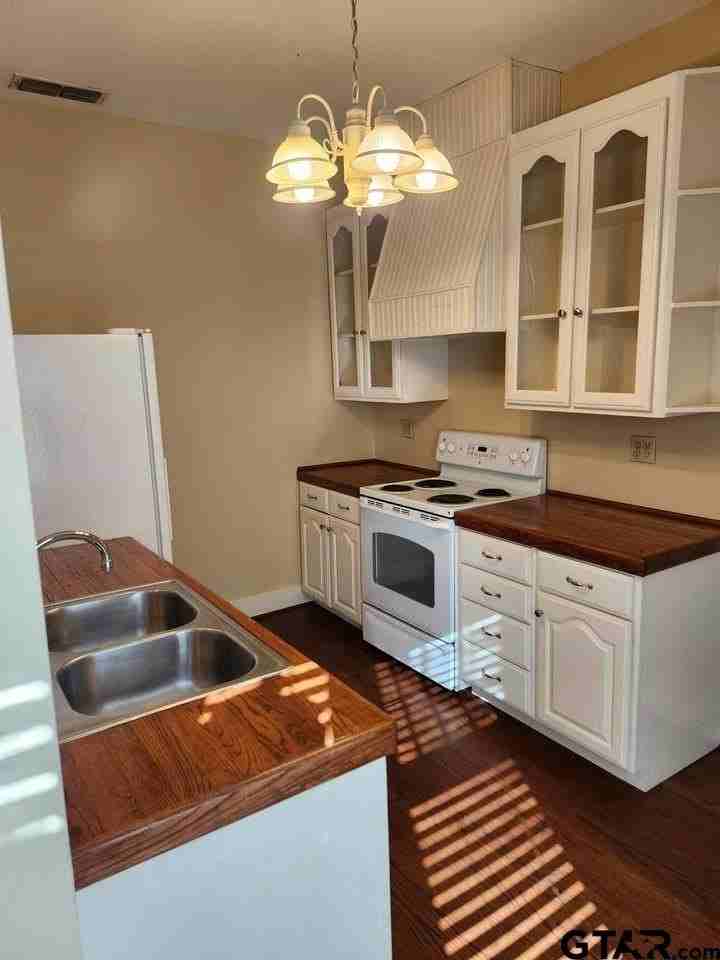 637 S Chilton Ave Apt C - Photo 2 of 12