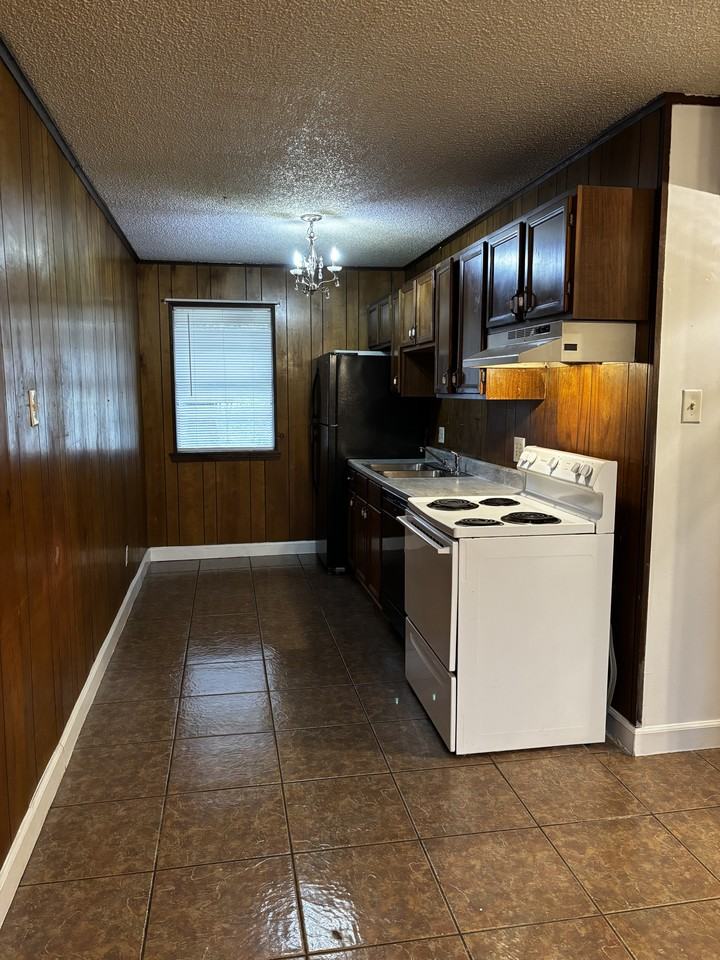 915 N Harmony - 14 #14 - Photo 3 of 13