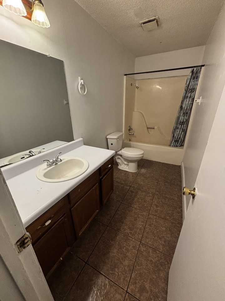 915 N Harmony - 14 #14 - Photo 6 of 13