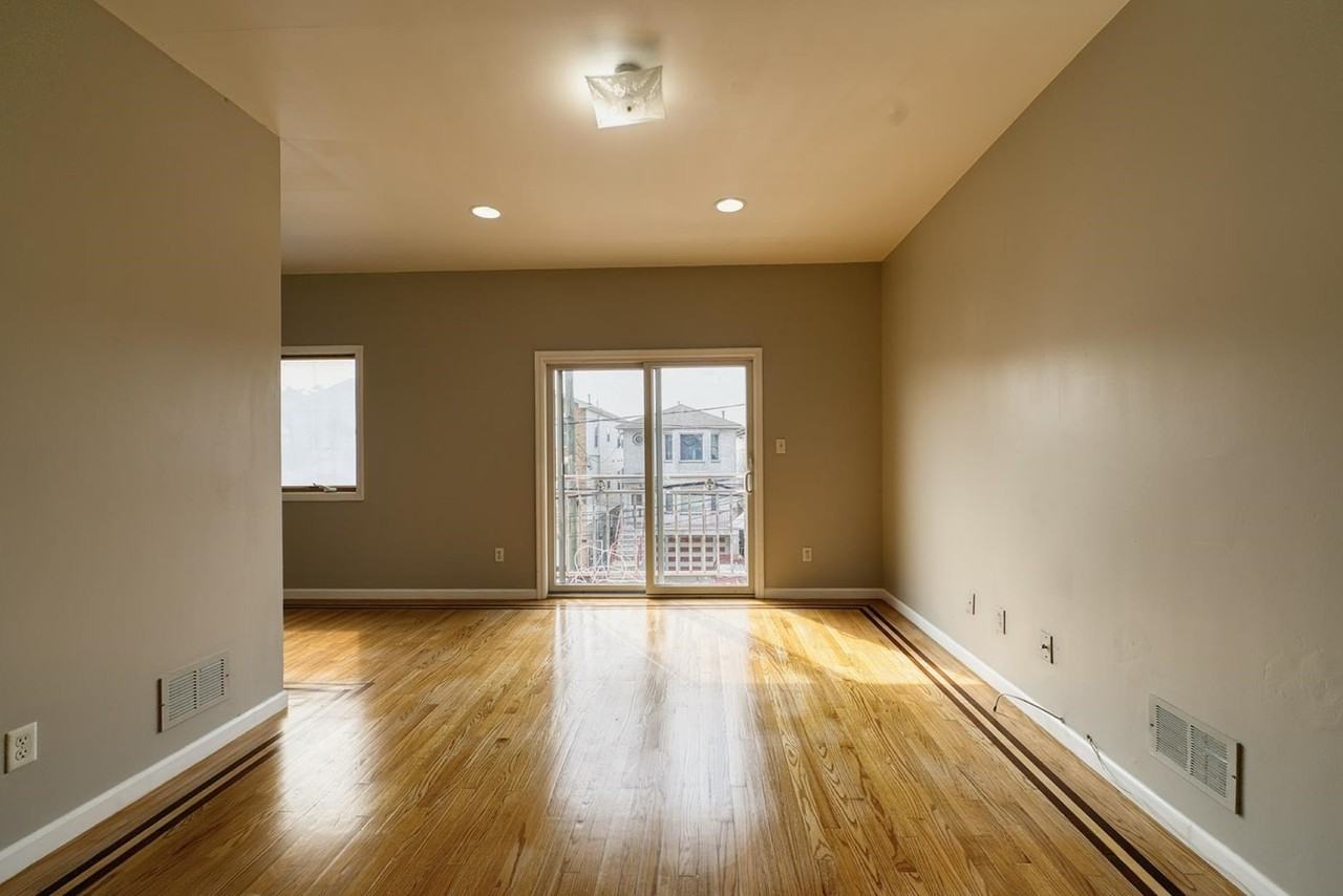 392 Liberty Ave #2 - Photo 5 of 18