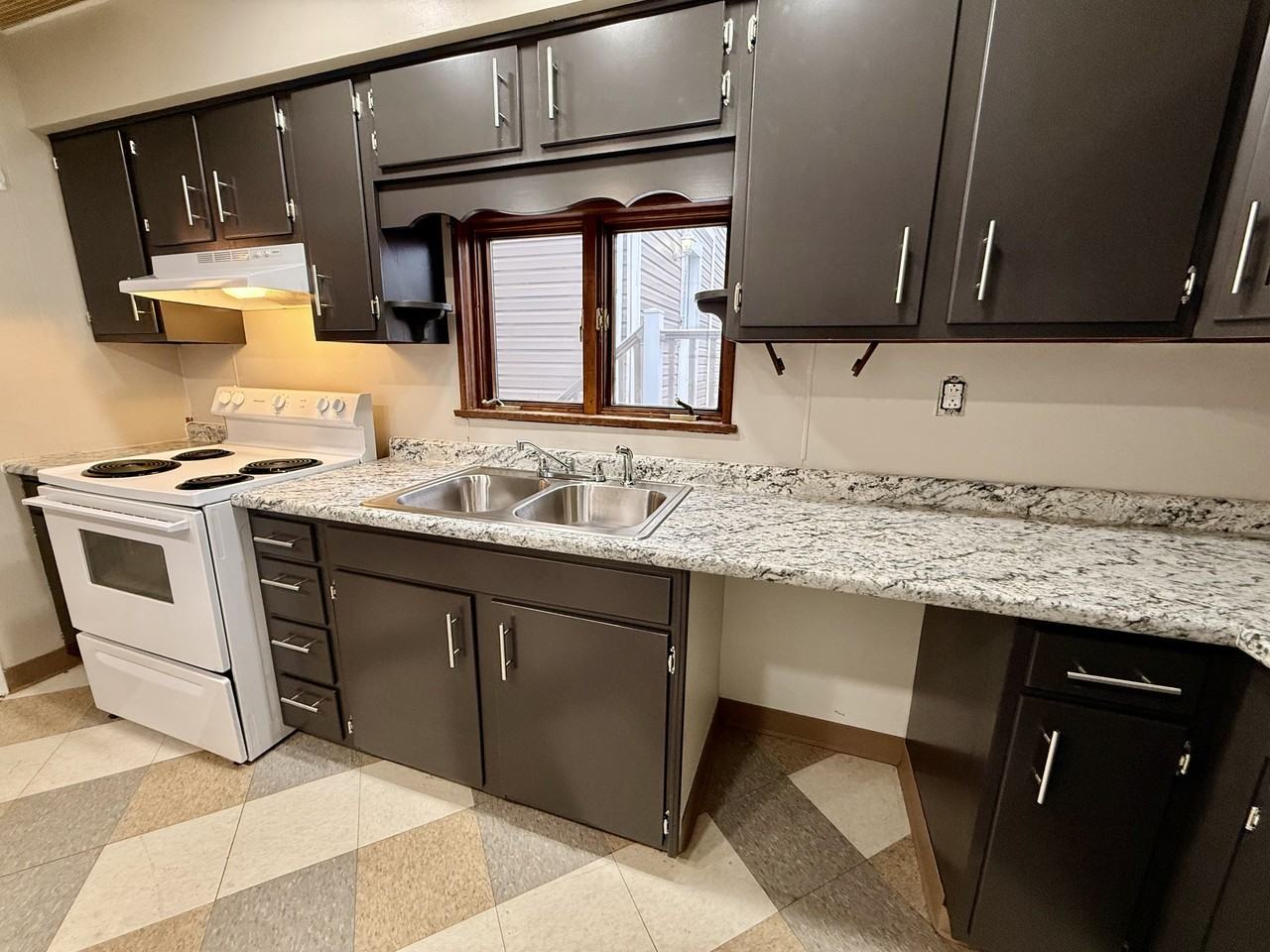 1124 4th Ave #1 - Photo 3 of 17